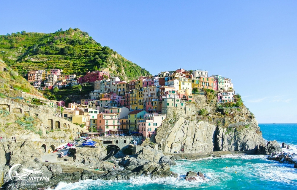 nhung-ngoi-nha-day-mau-sac-cua-Manarola-Cinque-Terre-Y