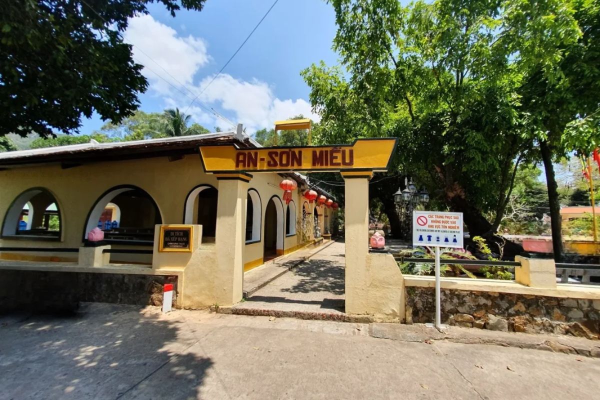 mieu-ba-phi-yen