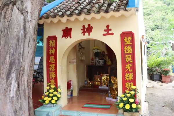 mieu-than-tai-con-dao